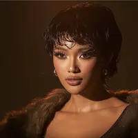 Marion Jola tampil memukau lewat foto terbaru dirinya. Ia menampilkan sisi berbeda dari dirinya terlihat dari gaya rambutnya.  [@riomotret]