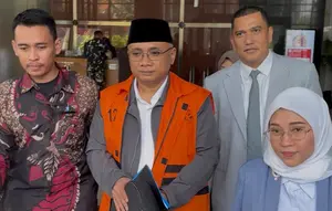 Bantal Hitam Dalam Genggaman Yaqut