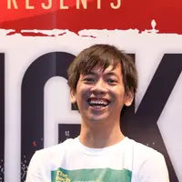 Arus mudik lebaran identik dengan kemacetan parah. Butuh berjam-jam hingga puluhan jam, untuk bisa ke tempat tujuan pada mudik lebaran 2016. Kemacetan saat mudik itu malah yang dicari oleh Rian D'Masiv. (Nurwahyunan/Bintang.com)