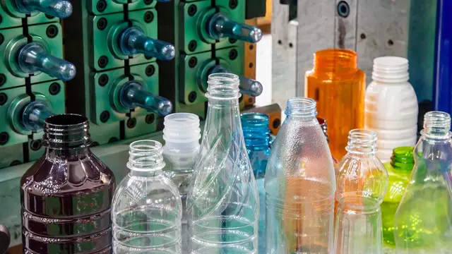 Ilustrasi botol plastik