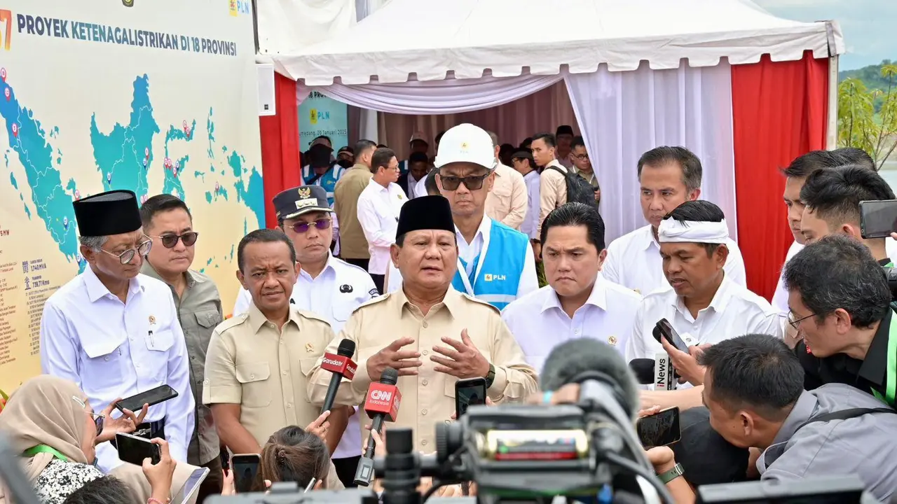 Presiden Prabowo Subianto, meresmikan enam Pembangkit Listrik Tenaga Surya (PLTS)