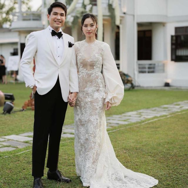 Nong Poy di acara resepsi pernikahannya. (Instagram/niyadarweddinganswer)