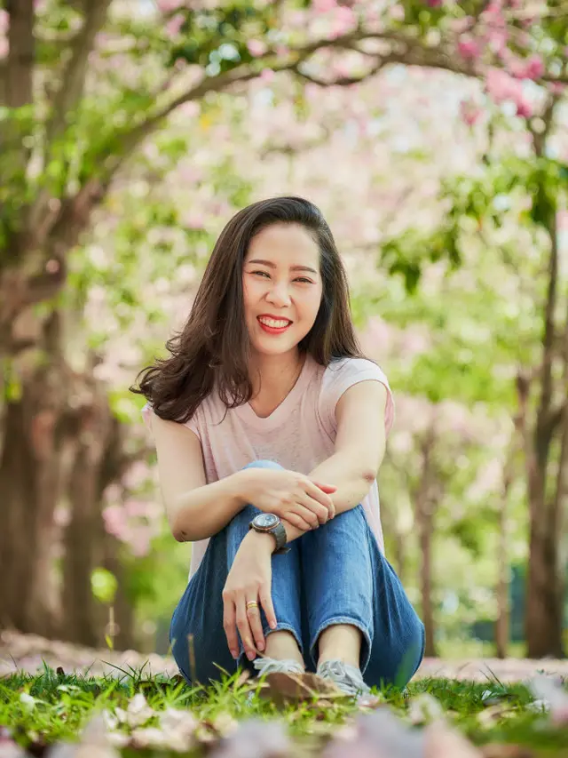 tertawa cantik santai bunga