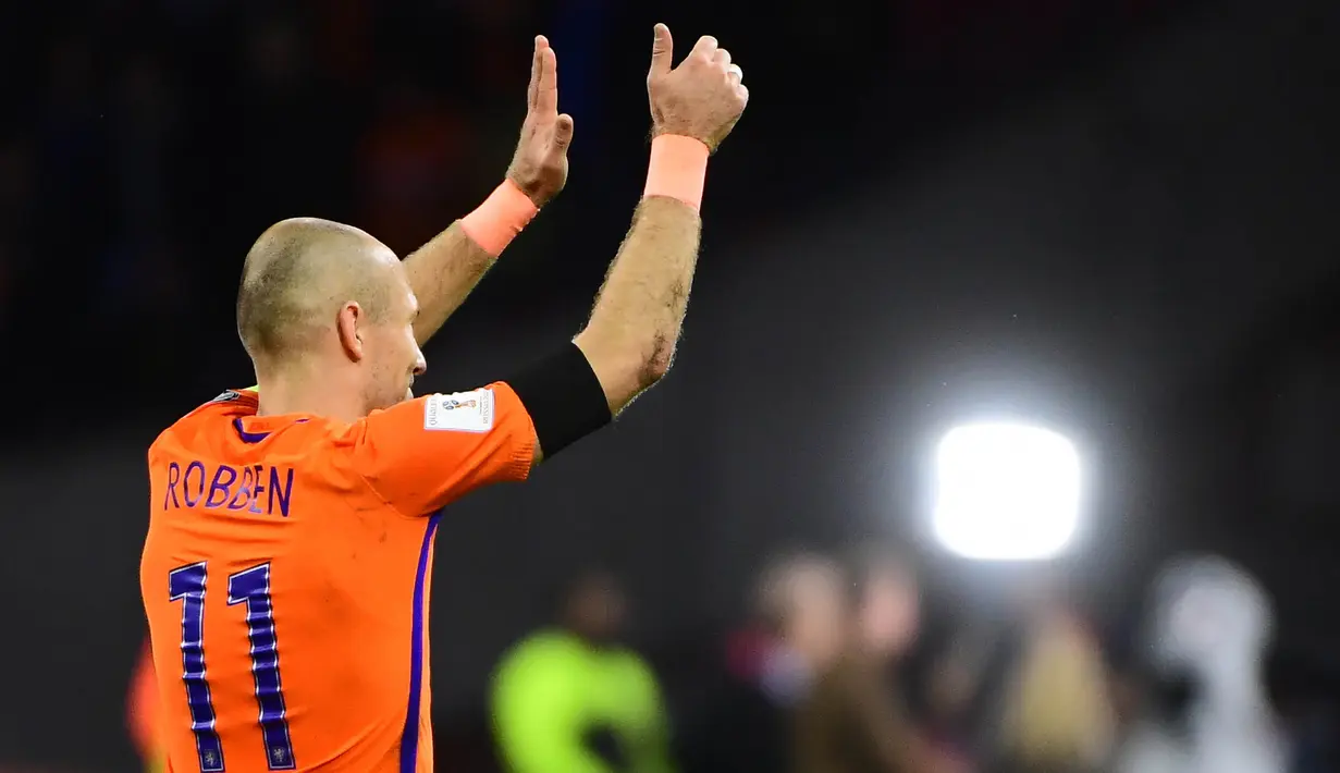 Kapten Belanda, Arjen Robben, memutuskan untuk pensiun dari timnas setelah gagal lolos ke Piala Dunia. Winger Bayern Munchen ini mencatat 96 caps dengan mencetak 37 bersama Der Oranje. (AFP/Emmanuel Dunand)