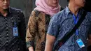 Direktur Jenderal Pemasyarakatan (Dirjen Pas) Sri Puguh Budi Utami (kerudung) tiba di Gedung KPK, Jakarta, untuk pemeriksaan, Jumat (24/8). Sri Puguh bakal dimintai keterangannya sebagai saksi untuk tersangka Fahmi Darmawansyah. (Merdeka.com/Dwi Narwoko)