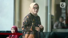 Komisioner KPU Evi Novida Ginting Manik tiba di Gedung KPK, Jakarta, Rabu (26/2/2020). Evi diperiksa sebagai saksi untuk tersangka staf Sekjen PDIP Hasto Kristiyanto, Saeful Bahri, terkait kasus dugaan penerimaan hadiah atau janji penetapan anggota DPR Terpilih 2019-2024. (merdeka.com/Dwi Narwoko)