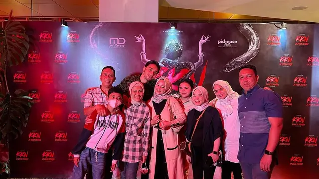 6 Potret Megantara di Gala Premiere KKN di Desa Penari, Perdana Ditemani Istri