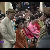 Semua rangkaian dan prosesi adat jawa, dijalani oleh dua keluarga calon mempelai.