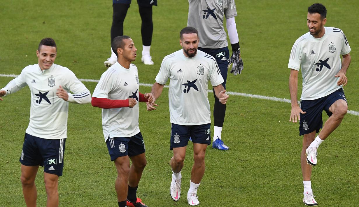 Para pemain Timnas Spanyol saat sesi latihan jelang laga UEFA Nations League di Stuttgart, Jerman, Rabu (2/8/2020). Spanyol akan berhadapan dengan Jerman. (AFP/Thomas Kienzle)