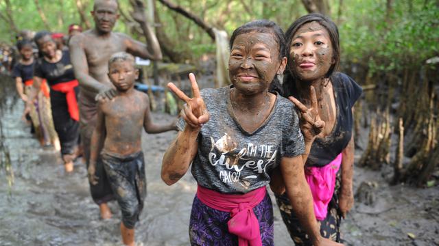 Mebuug-Buugan, Tradisi Mandi Lumpur Usai Perayaan Nyepi