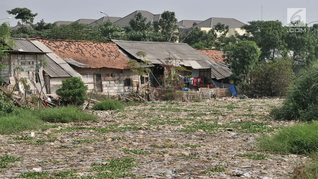 Sampah dan Busa Kembali Penuhi Kali Pisang Batu