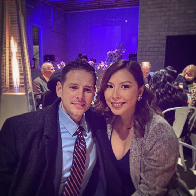 Umumkan Kehamilan, Ini 7 Potret Mesra Kristania Besouw dan Suami