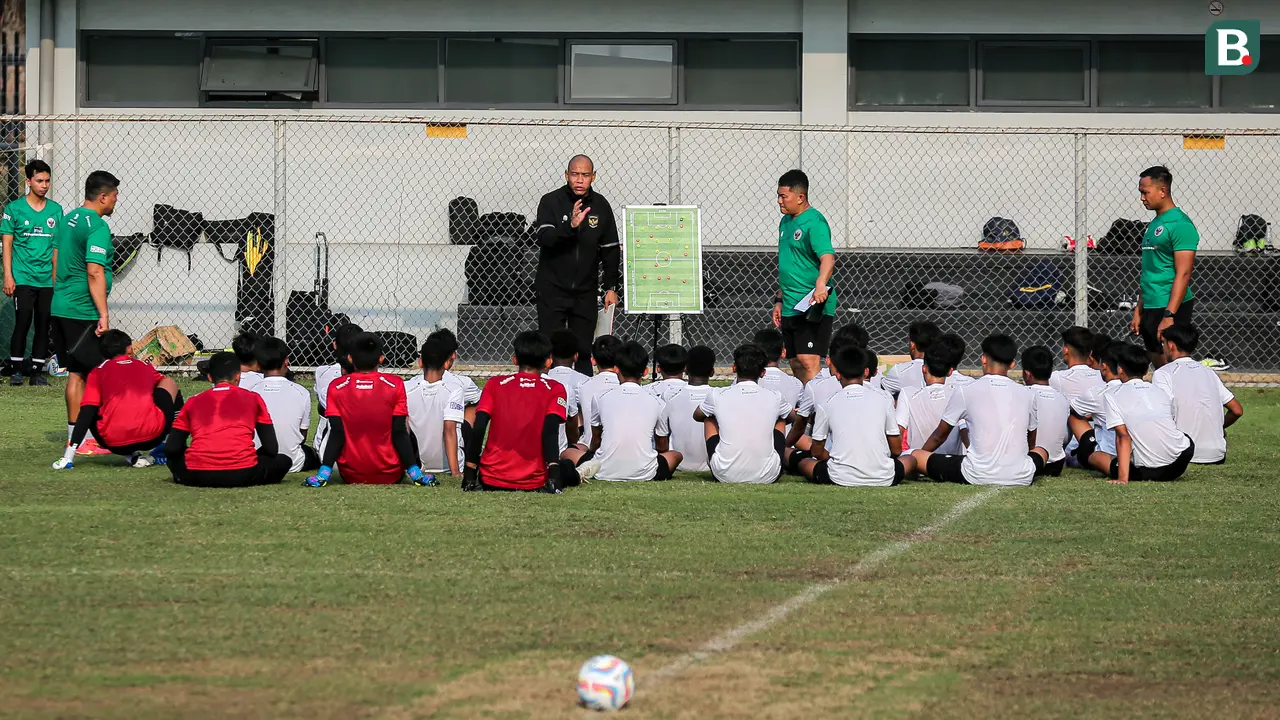 Foto: Nova Arianto Pimpin Latihan Perdana Timnas Indonesia U-16, Panggil 32 Pemain