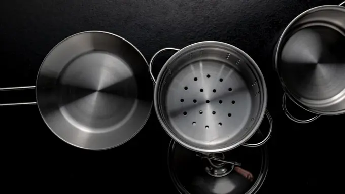 Menghilangkan Noda Gosong di Dasar Panci