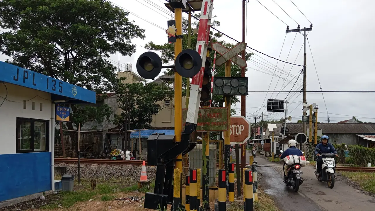 Pelintasan Kereta api berpalang pintu yang sempat terjadi kekosongan penjaga di wilayah Jember (Istimewa)