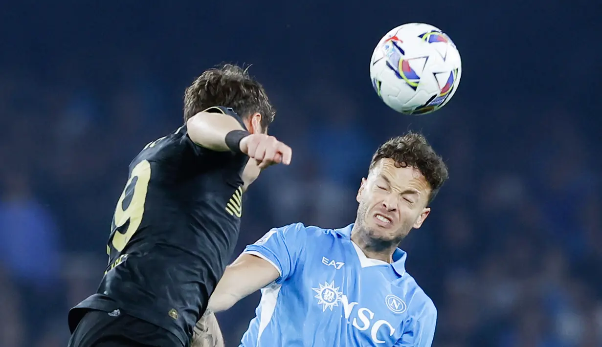 Sementara itu, Napoli gagal memetik kemenangan setelah ditahan imbang 2-2 oleh Genoa di kandang sendiri, Senin (12/5/2025) dini hari WIB. (Alessandro Garofalo/LaPresse via AP)