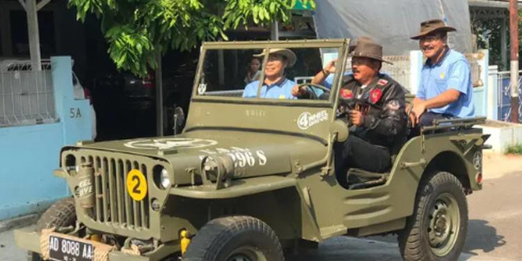 Mantan Panglima TNI Nostalgia Bareng Teman Seangkatan, Seru-seruan Naik Jeep