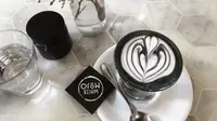 Goth Latte (obirobierobin/instagram.com)