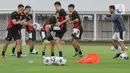 Pemain Timnas Indonesia melakukan latihan jelang pertandingan lanjutan putaran ketiga Kualifikasi Piala Dunia 2026 zona Asia di Stadion Madya, Kompleks Gelora Bung Karno, Senayan, Jakarta, Sabtu (22/3/2025). (Liputan6.com/Herman Zakharia)