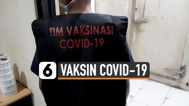 Vaksin Covid-19 Sinovac buatan China mulai didistribusikan ke berbagai daerah. Hari Minggu (3/1) malam vaksin tersebut tiba di provinsi Banten dengan pengawalan ketat petugas kepolisian.