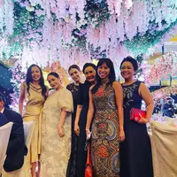 Nagita Slavina di resepsi pernikahan Putri Tanjung. Foto: Instagram.