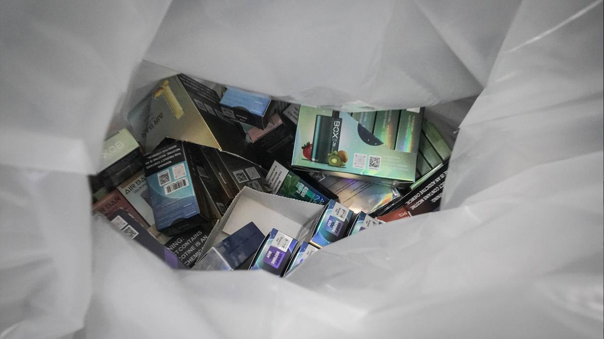 Hong Kong terapkan larangan vape di ruang publik per 30 April. Pelanggar bisa dipenjara 6 bulan. Kenapa ketat? Baca: