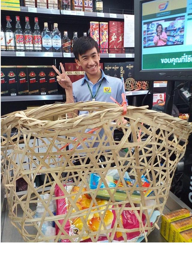 7 Potret Tas Belanja Ini Unik Banget, Bikin Geleng Kepala