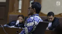 Terdakwa dugaan gratifikasi dan suap pengesahan APBD Provinsi Jambi, Zumi Zola saat sidang tuntutan di Pengadilan Tipikor, Jakarta, Kamis (8/11). Zumi Zola dituntut 8 tahun penjara denda Rp 1 miliar subsider 6 bulan. (Liputan6.com/Helmi Fithriansyah)