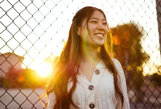 ilustrasi perempuan tersenyum/Photo by Conner Ching on Unsplash