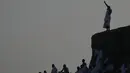 <p>Selama wukuf di Arafah ini, para jemaah lebih banyak berzikir dan berdoa. Mereka mengikuti prosesi wukuf dengan khidmat dan memanfaatkan waktu wukuf dengan sebaik-baiknya. (AP Photo/Amr Nabil)</p>