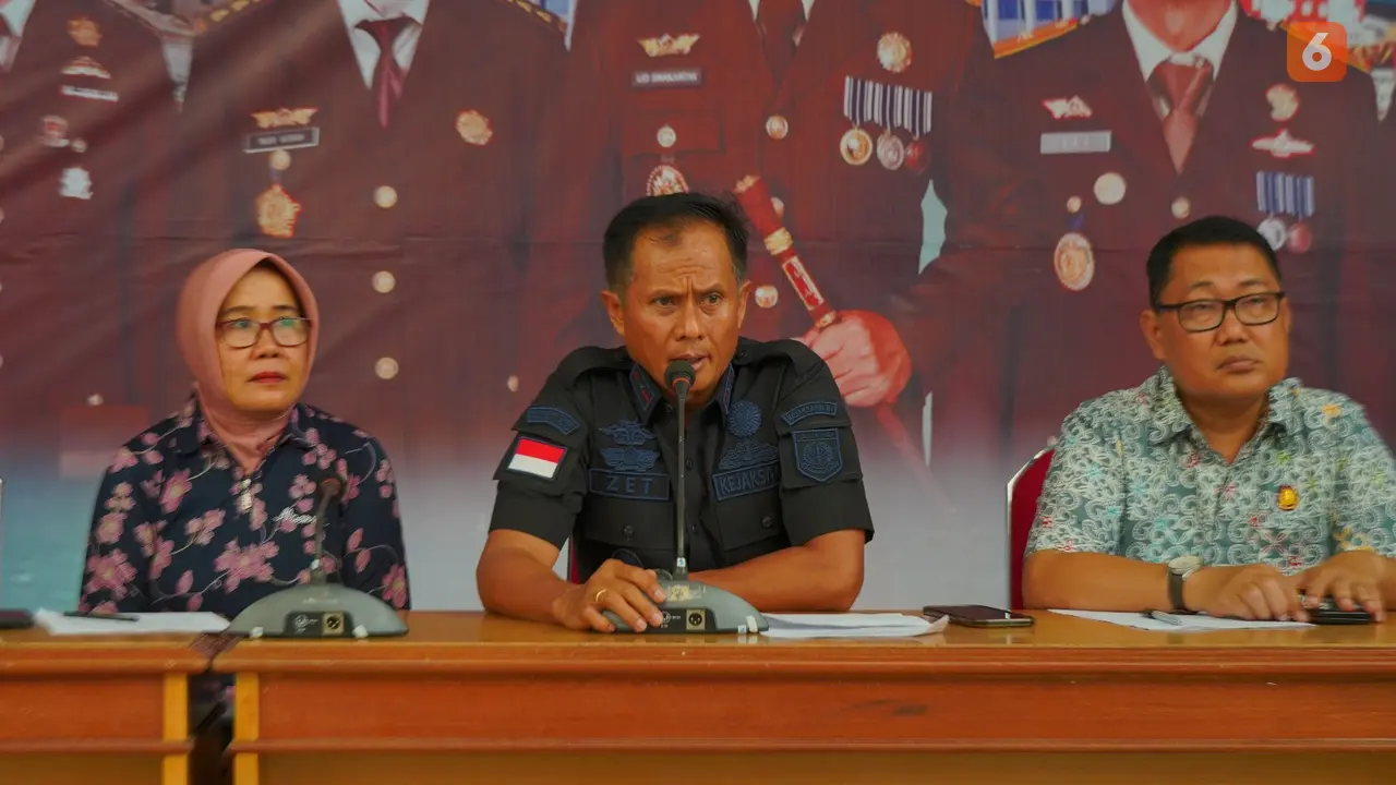 Wakajati Sulsel, Zet Tadung Allo memerintahkan bidang pidsus Kejati Sulsel memaksimalkan penyidikan praktik mafia tanah Bendungan Paselloreng (Liputan6.com/Eka Hakim)