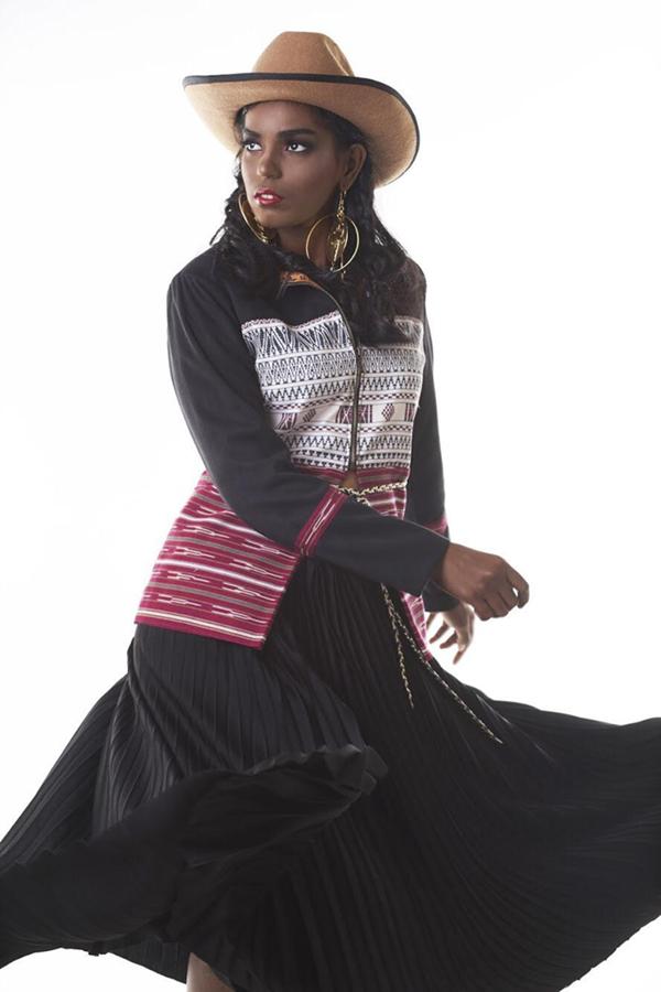 Koleksi fashion dengan mengangkat tema budaya Toba./Copyright Vemale