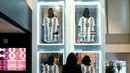 Sotheby’s sendiri memprediksi lelang jersey Lionel Messi kali ini akan memecahkan penjualan memorabilia olahraga. (TIMOTHY A. CLARY / AFP)