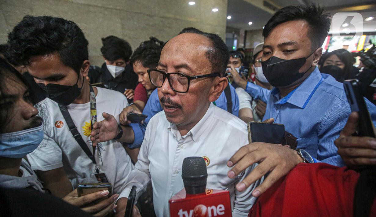 Wakil Ketua LPSK Achmadi usai menemui Bharada E di Gedung Bareskrim Mabes Polri, Jakarta, Selasa (9/8/2022). LPSK mendalami keterangan baru Bharada E setelah mengajukan permohonan justice collaborator. (Liputan6.com/Faizal Fanani)