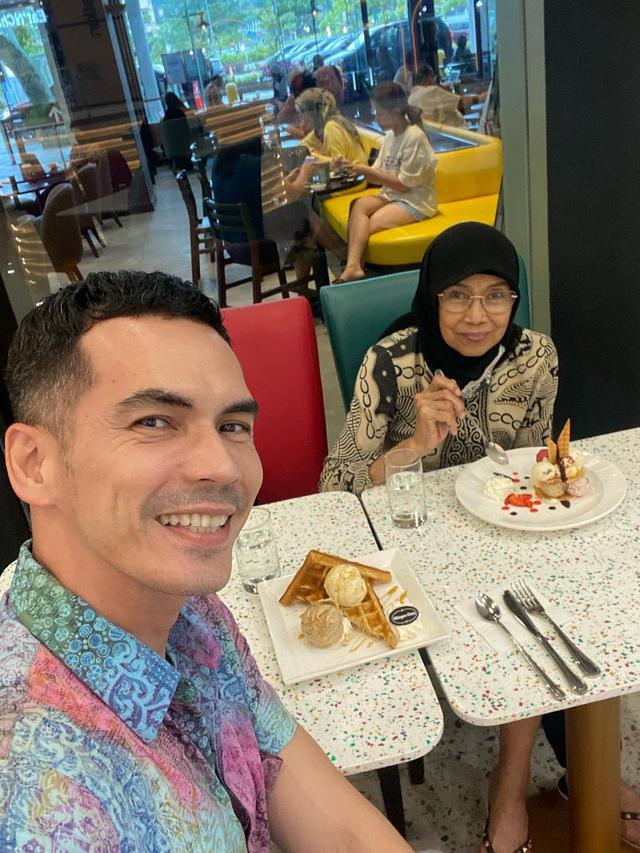 7 Potret Terbaru Atalarik Syach yang Masih Betah Menduda, Curi Perhatian