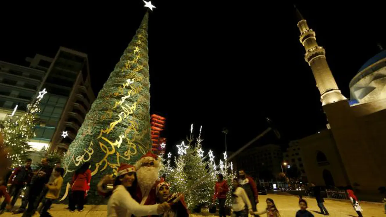 Toleransi Tinggi, Masjid di Lebanon Dirikan Pohon Natal