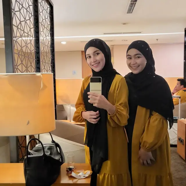 Ayu Ting Ting mengunggah momen berangkat umrah pada tahun 2022 (Foto: Instagram @ayutingting92)