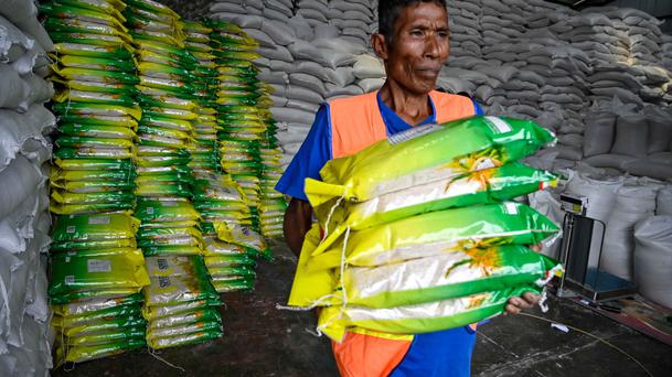 Aman, Stok Beras untuk Korban Banjir dan Tanah Longsor di Sumatera
