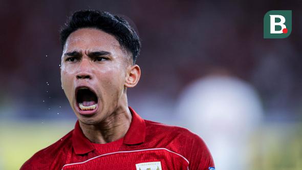 Pemain Timnas Indonesia, Marselino Ferdinan, merayakan gol yang dicetak oleh Ole Romeny ke gawang Bahrain pada laga kedelapan putaran ketiga Grup C kualifikasi Piala Dunia 2026 di Stadion Utama Gelora Bung Karno, Jakarta, Selasa (25/3/2025) malam WIB. (Bola.com/Bagaskara Lazuardi)