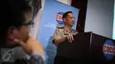 Kapolri Jenderal Tito Karnavian (kiri) ketika memberikan paparan dalam Dialog Bersama Kapolri di Kantor CDCC, Jakarta, Kamis (4/8). Dialog tersebut membahas tentang konflik yang terjadi di beberapa wilayah di Indonesia. (Liputan6.com/Faizal Fanani)