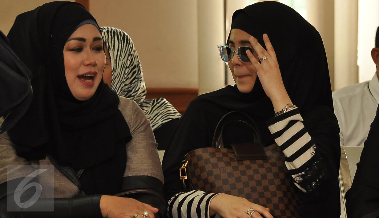 Risty Tagor saat berada di ruang  sidang Pengadilan Agama Jaksel, Kamis (28/1/2016). Dalam kesempatan itu terungkap bahwa Risty tak lagi menganggap Stuart Collin sebagai suaminya karena sudah 3 bulan tak dinafkahi. (Liputan6.com/Herman Zakharia)