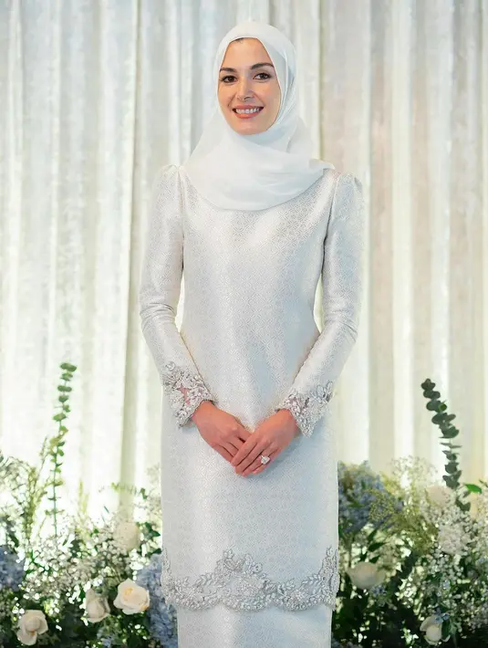 Majlis Istiadat Bersuruh Diraja atau prosesi lamaran kerajaan yang dilaksanakan pada 7 Januari menandai dimulainya rangkaian royal wedding Pangeran Abdul Mateen dan Anisha Rosnah. [@tehfirdaus]