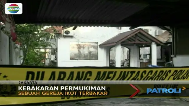 Kebakaran diduga akibat ledakan kompor gas dari rumah seorang warga.