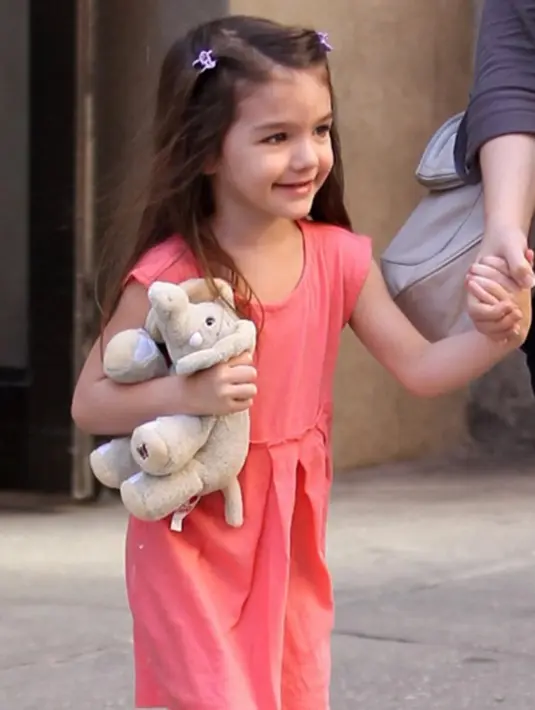 Rambut indah yang dimiliki Suri Cruise menambah dirinya terlihat istimewa.  (via instagram@cruisesuri/Bintang.com)