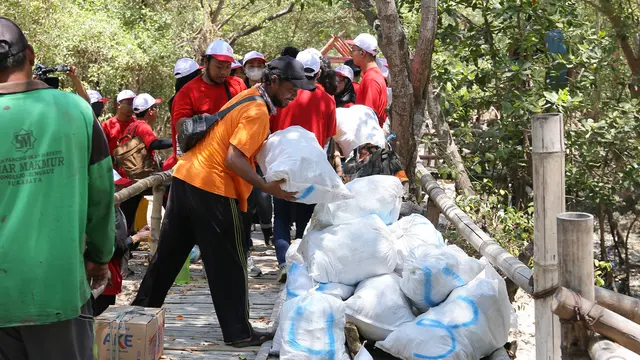Aksi Bersih Sungai Wonorejo di Jawa Timur Bersama Yayasan WINGS Peduli Berhasil Kumpulkan 184,8 kg Sampah