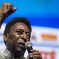 1. Pele - Top skor Brazil sepanjang masa pernah mencicipi dunia perfilman bersama aktor kawakan Sylvester Stallon di film Escape to Victory pada tahun 1981. (AFP/Mauro Pimentel)