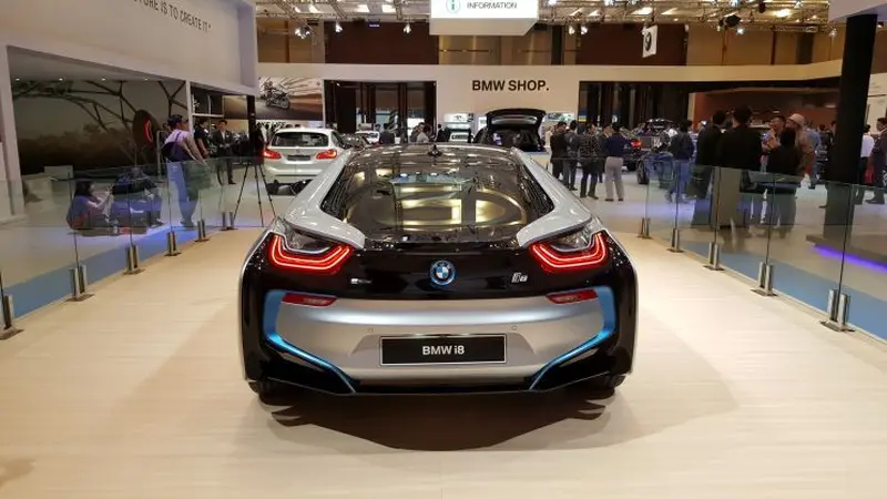 BMW i8