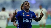 Striker Al-Hilal, Odion Ighalo sukses mencetak dua gol saat mengalahkan Cristiano Ronaldo dkk bersama Al-Nassr FC dengan skor 2-0 pada laga pekan ke-24 Saudi Pro League 2022/2023 di Prince Faisal Bin Fahd Stadium, Riyadh (18/4/2023). Dengan tambahan dua golnya, Odion Ighalo total telah mencetak 18 gol dan kini memuncaki top skor sementara setelah sebelumnya barbagi puncak dengan striker Al Nassr FC, Talisca. Berikut daftar 6 besar pencetak gol terbanyak Saudi Pro League 2022/2023 hingga pekan ke-24. (twitter.com/Alhilal)