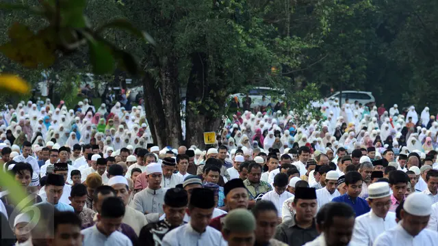 20160706-Ribuan Warga Laksanakan Salat Idul Fitri 1437 H di Kebun Raya Bogor-Bogor