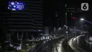 Suasana sepi saat diberlakukannya Car Free Night dan Crowd Free Night di Jalan Sudirman-MH Thamrin, Jakarta (31/12/2020). Jalan Sudirman-MH Thamrin ditutup pada malam pergantian tahun untuk mencegah kerumunan warga. (Liputan6.com/Johan Tallo)